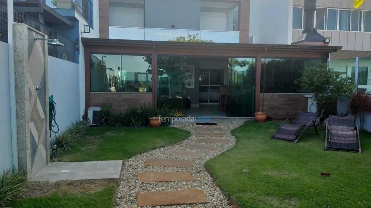 Casa para aluguel de temporada em Florianopolis (Praia dos Ingleses)
