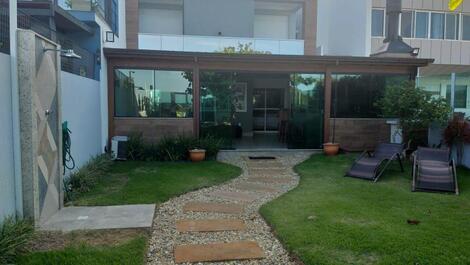 CASA FRENTE AO MAR 04 SUITES