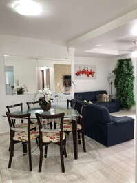 APARTMENT FOR 6 PEOPLE ON THE MAIN AVENUE OF MEIA PRAIA