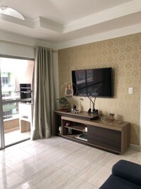 APARTMENT FOR 6 PEOPLE ON THE MAIN AVENUE OF MEIA PRAIA