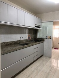 APARTMENT FOR 6 PEOPLE ON THE MAIN AVENUE OF MEIA PRAIA