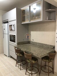 APARTMENT FOR 6 PEOPLE ON THE MAIN AVENUE OF MEIA PRAIA