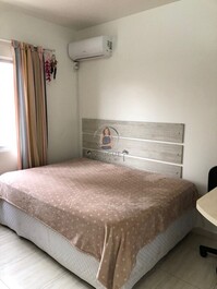 APARTMENT FOR 6 PEOPLE ON THE MAIN AVENUE OF MEIA PRAIA