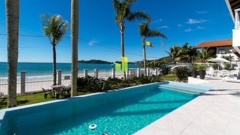 Casa Beira Mar com Piscina no coração de Bombinhas