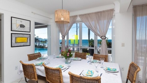 Casa Beira Mar com Piscina no coração de Bombinhas