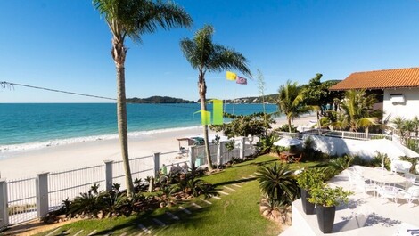 Casa Beira Mar com Piscina no coração de Bombinhas