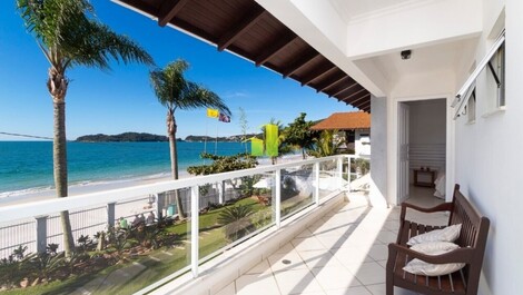 Casa Beira Mar com Piscina no coração de Bombinhas