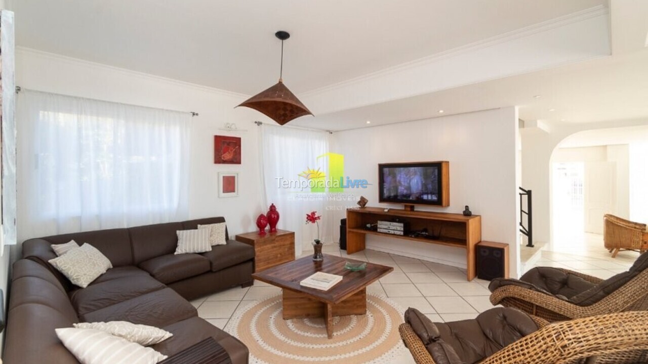 Casa para aluguel de temporada em Bombinhas (Praia de Bombinhas)