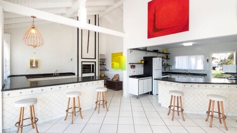 Casa Beira Mar com Piscina no coração de Bombinhas