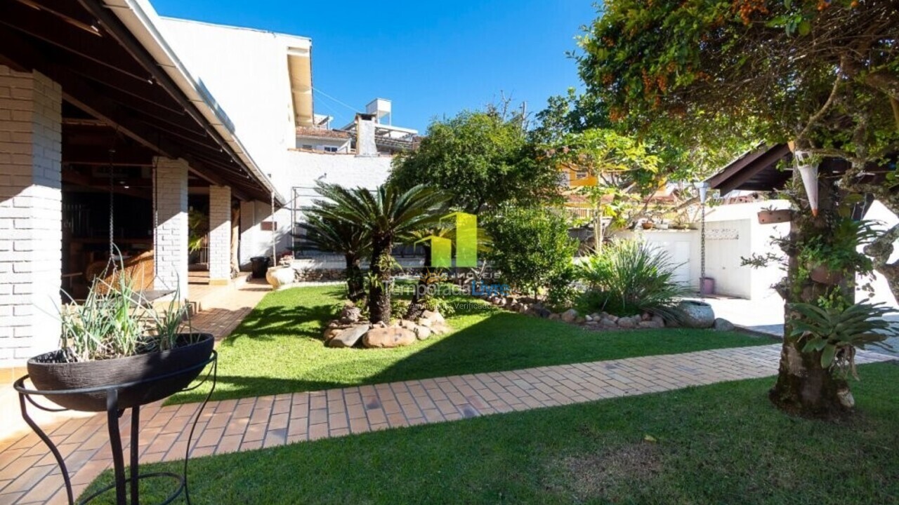 Casa para aluguel de temporada em Bombinhas (Praia de Bombinhas)