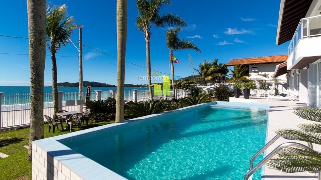 Casa para aluguel de temporada em Bombinhas (Praia de Bombinhas)