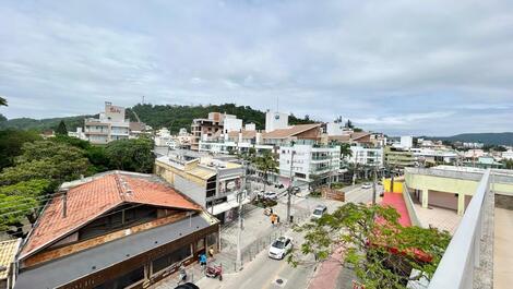 ÁTICO DE 04 DORMITORIOS EN LA PLAYA DE BOMBINHAS (CENTRO)