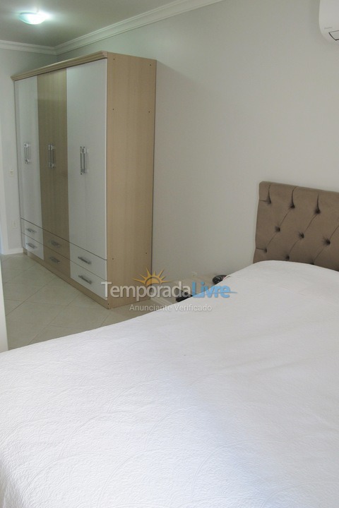 Apartment for vacation rental in Itapema (Meia Praia)