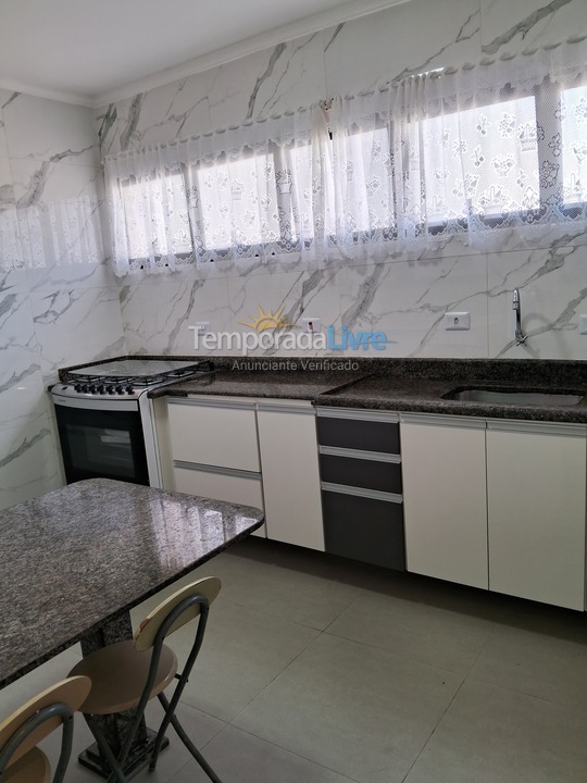 Apartamento para aluguel de temporada em Guarujá (Astúrias)