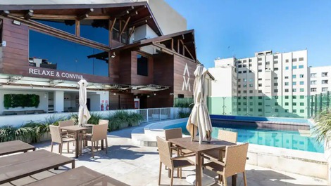 Terraço com piscina 