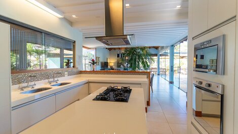 Mansão Prime dos Leões em Condomínio, Búzios-RJ