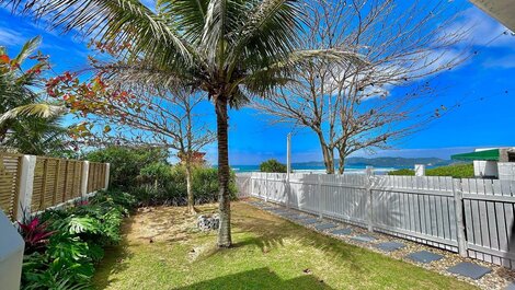 148 - Casa pé na areia Mariscal com 04 dormitórios