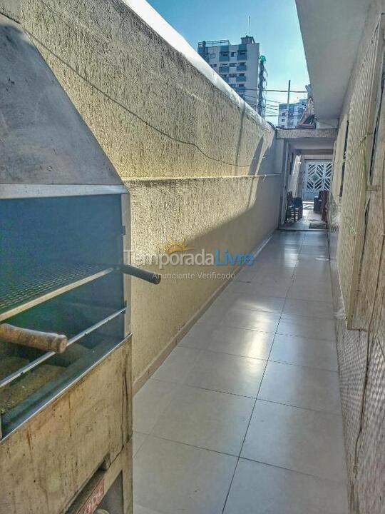 Casa para aluguel de temporada em Praia Grande (Vila Tupi)