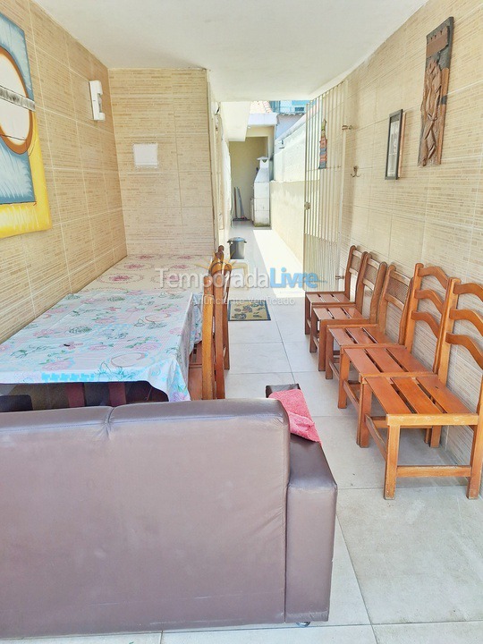 Casa para aluguel de temporada em Praia Grande (Vila Tupi)