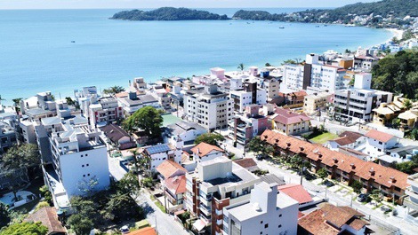 APARTMENT WITH 2 BEDROOMS IN BOMBINHAS BEACH (DOWNTOWN)