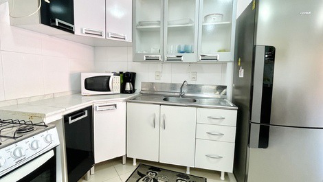 APARTMENT WITH 2 BEDROOMS IN BOMBINHAS BEACH (DOWNTOWN)