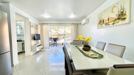 APARTMENT WITH 2 BEDROOMS IN BOMBINHAS BEACH (DOWNTOWN)