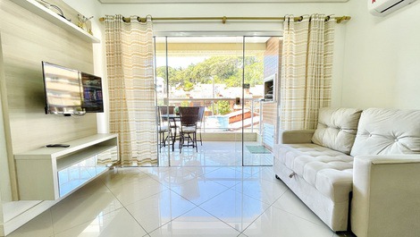 APARTMENT WITH 2 BEDROOMS IN BOMBINHAS BEACH (DOWNTOWN)