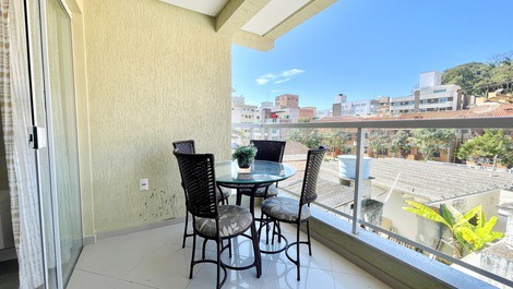 APARTMENT WITH 2 BEDROOMS IN BOMBINHAS BEACH (DOWNTOWN)