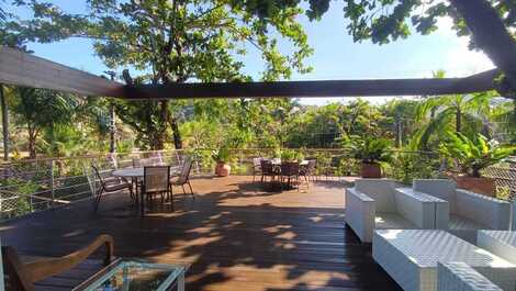 Casa con vista al mar desde la piscina, dentro del condominio Baleiao