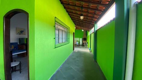 Corredor de acesso à área de churrasqueira 