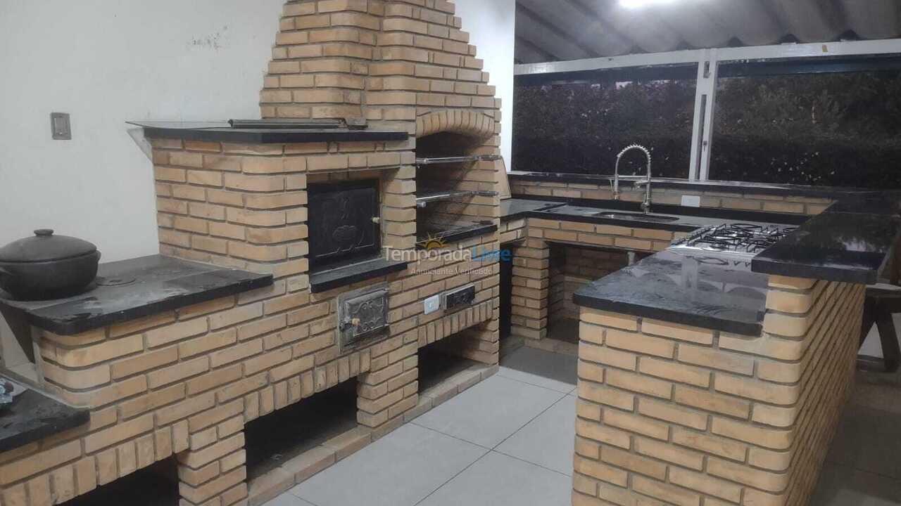 Granja para alquiler de vacaciones em Juquitiba (Piscina Aquecida Com Aquecimento Solar E Hidro Massageado)