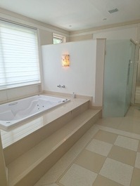 MODERNA MANSÃO 5 SUÍTES, ELEVADOR, SAUNA, PISCINA - TP MENSAL OU ANUAL