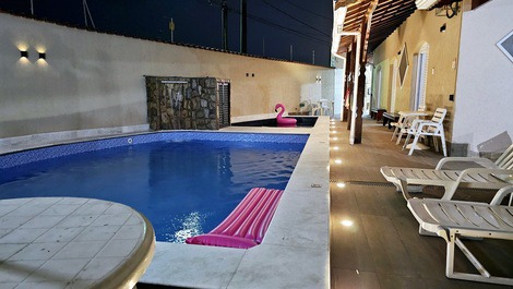 Beautiful House with 2 Pools, Adult (Heated) and Fireplace-Near the Beach