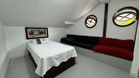 Casa charmosa pertinho da praia mansa em matinhos.