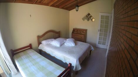 CASA PARA 16 PESSOAS A 50M DO MAR EM PORTO BELO