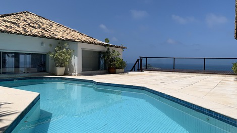 Casa debruçada sobre o mar!! Mais bela vista do Rio!