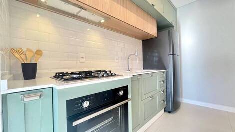 Apartmento de 02 quartos a 50 metros do mar com piscina