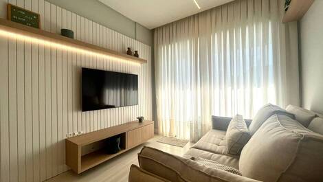 Apartmento de 02 quartos a 50 metros do mar com piscina