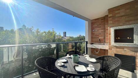 Apartmento de 02 quartos a 50 metros do mar com piscina