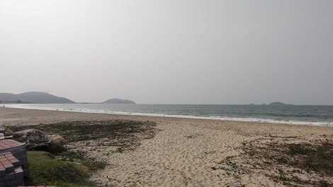 Magnífico sobrado frente mar com 3 suites com Ac, WI-FI