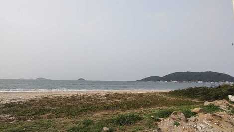 Magnífico sobrado frente mar com 3 suites com Ac, WI-FI