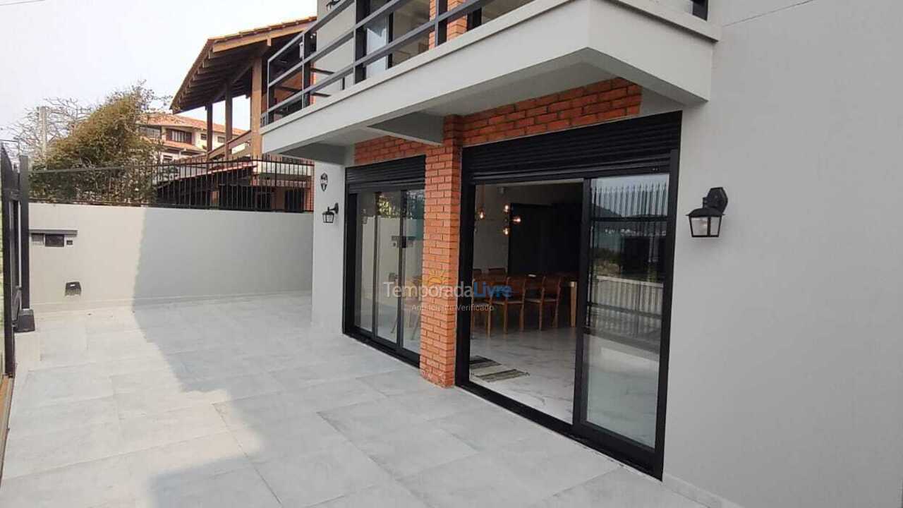 Casa para aluguel de temporada em São Francisco do Sul (Enseada)