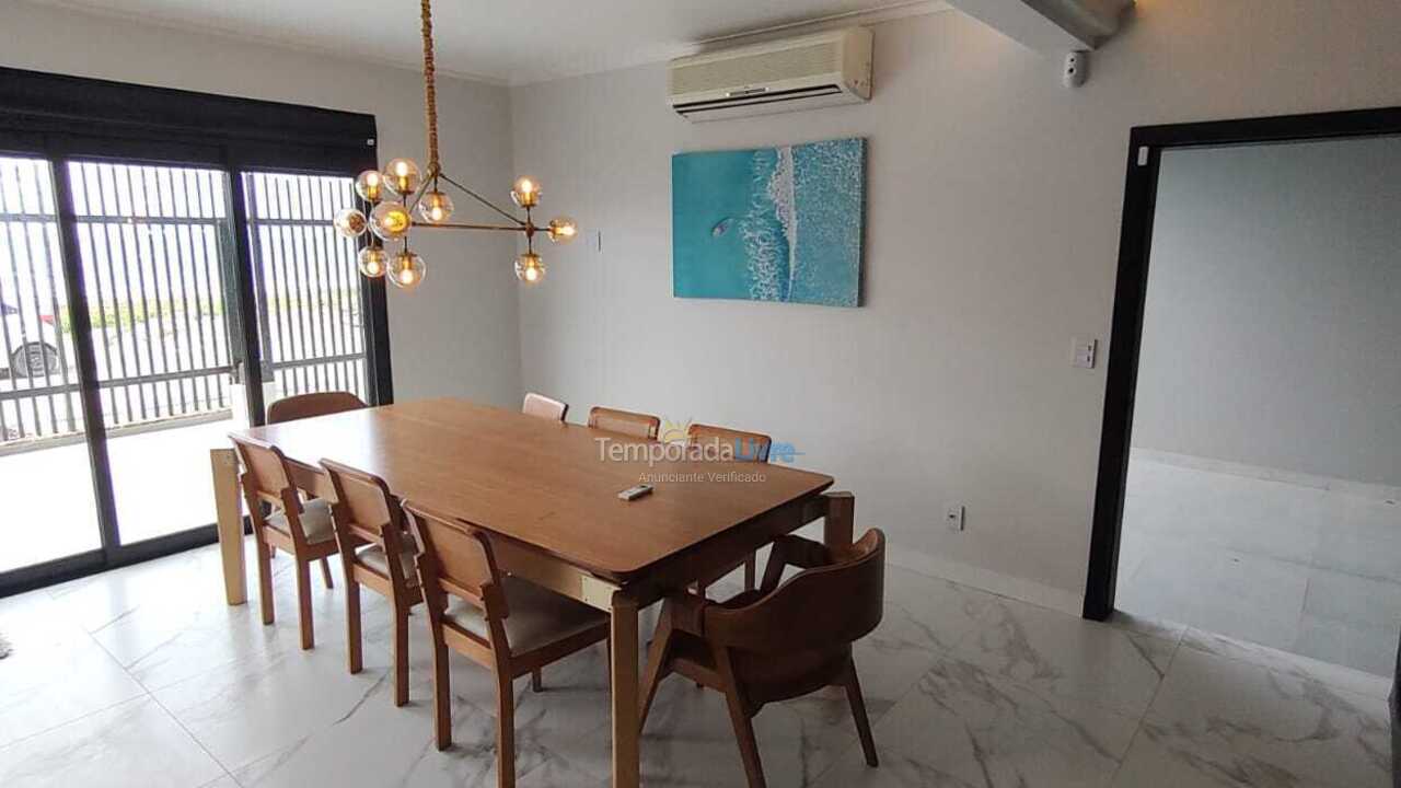 Casa para aluguel de temporada em São Francisco do Sul (Enseada)