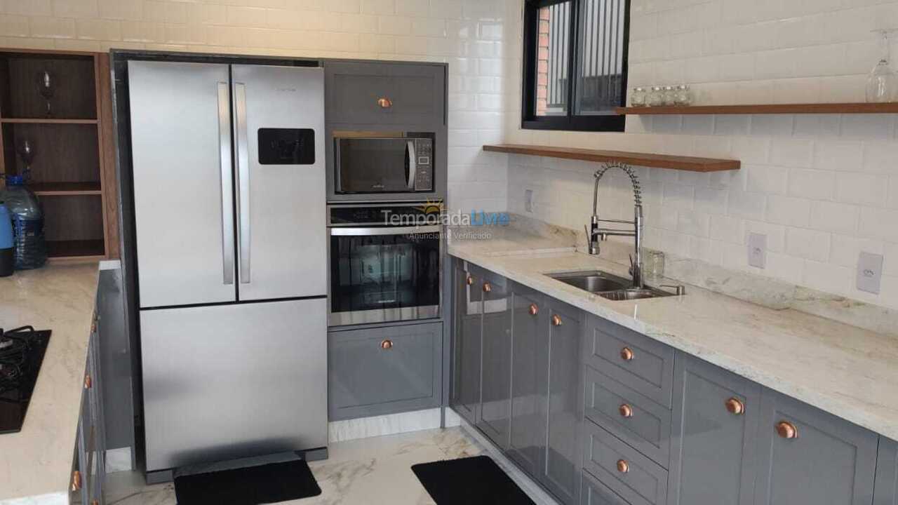 Casa para aluguel de temporada em São Francisco do Sul (Enseada)