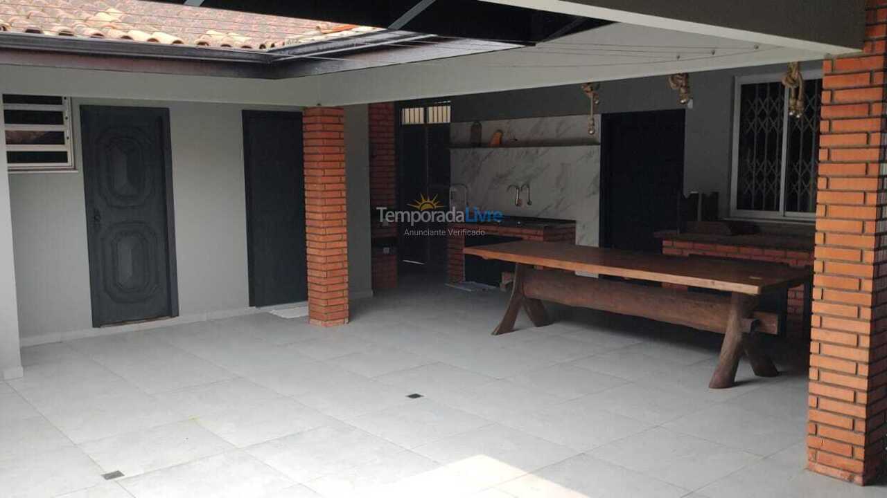 Casa para aluguel de temporada em São Francisco do Sul (Enseada)