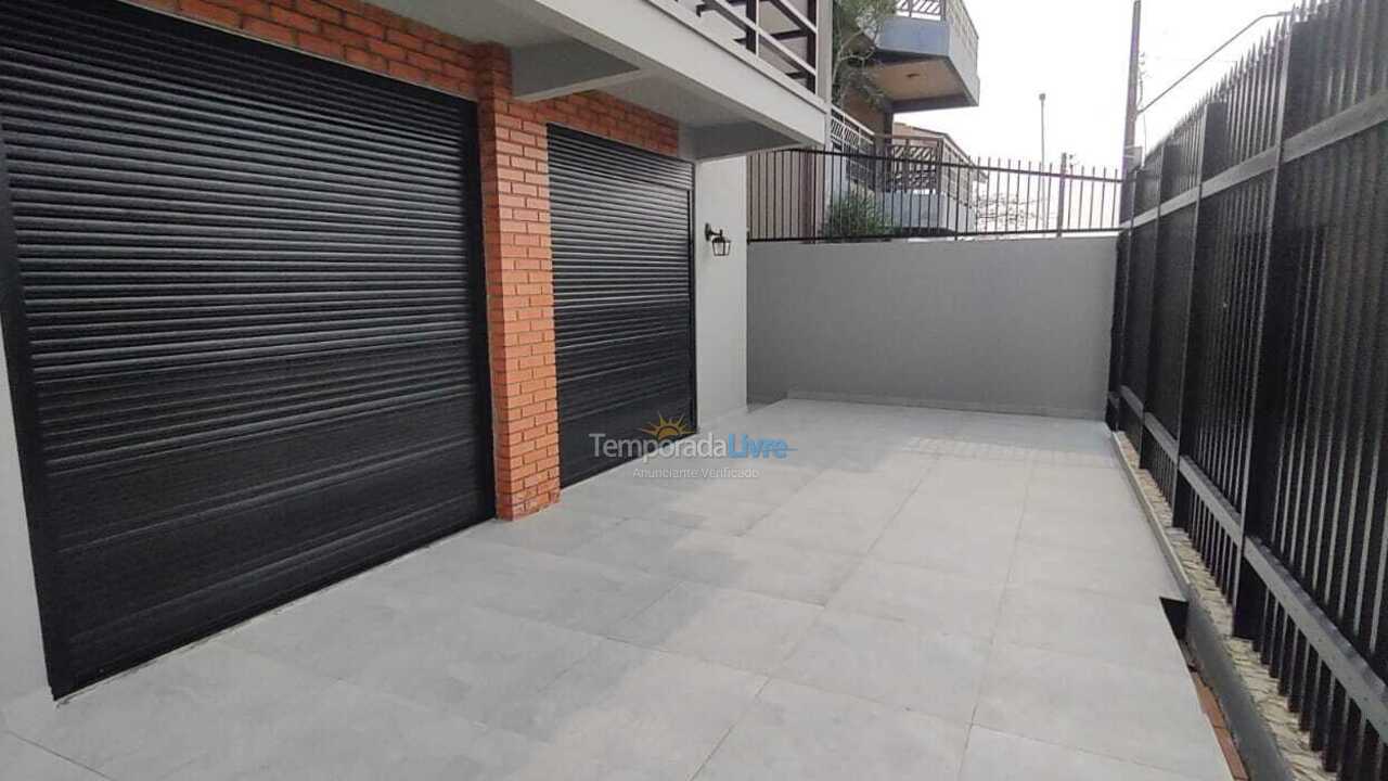 Casa para aluguel de temporada em São Francisco do Sul (Enseada)