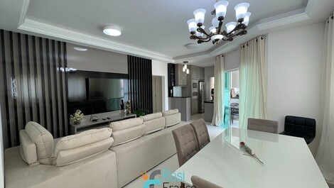 3-suite apartment with sea view, Meia Praia SC