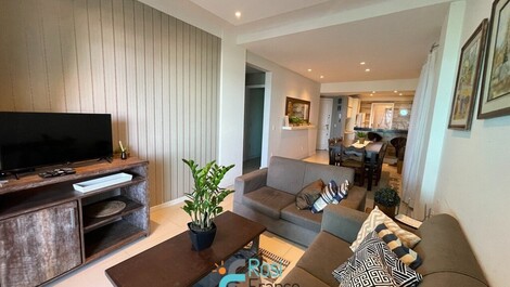 Apartamento 3 dormitórios frente mar Meia Praia SC