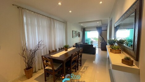 Apartamento 3 dormitórios frente mar Meia Praia SC