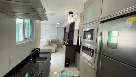 3-suite apartment with sea view, Meia Praia SC